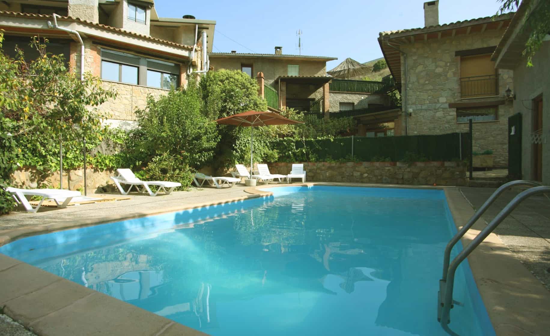 Masia de turisme rural i restaurant amb piscina